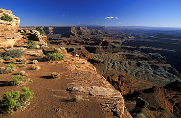 Looking from Dead Horse Point Overlook towards Meander Canyon, where the Colorado River Colorado River has carved a dramatic course through the sandstone plateau at Canyonlands National Park, Dead Horse point State Park, Utah, Usa