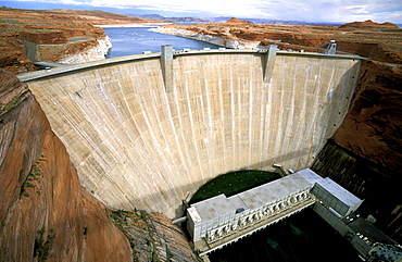 The Glen Canyon Dam on the Colorado River, that generates power and forms Lake powell, the country's largest resevoir, Glen Canyon, Arizona, USA