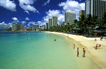 The seafront of Waikiki, the famous beach suburb and tourist centre, Oahu, Waikiki, Hawaii, USA