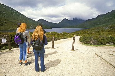 Hikers at Dove Lake below 1545m Cradle Mountain in the World Heritage Cradle Mountain-Lake St. Clair National Park, Tasmania, Australia, Pacific