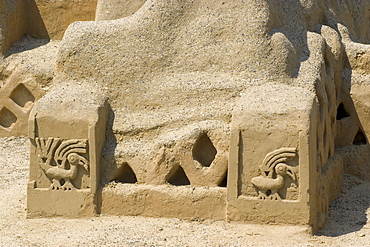 Mythical bird motif in the Tschudi Complex, one of the ten 'ciudadelas' at Chan Chan, pre-Columbian America's largest adobe city and capital of the Chimu Empire until its 14th century conquest by the Incas, Chan Chan, UNESCO World Heritage Site, Moche Valley, Trujillo, Peru, South America