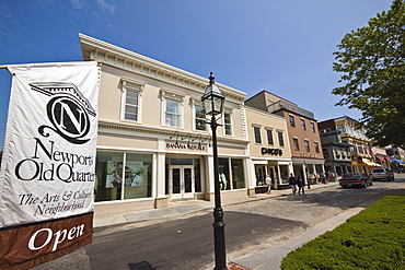 Newport Old Quarter sign and the smart shops and cobbled roadway of popular Thames Street in historic Newport, Rhode Island, New England, United States of America, North America