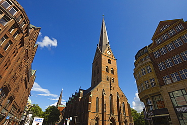 St. Peter's Cathedral (Petrikirche), rebuilt several times since the 11th century, on Moenckebergstrasse and Bergstrasse, Hamburg, Germany, Europe