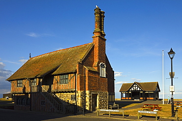 The historic 16th century Moot Hall, a Grade I listed building, formerly a meeting hall, now a museum, Aldeburgh, Suffolk, England, United Kingdom, Europe