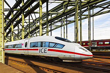 Intercity-Express ICE train, fastest on the network, on Hohenzollern railway bridge, Cologne, North Rhine-Westphalia, Germany, Europe