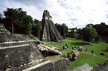 Temple of the Great Jaguar in the Grand Plaza, Mayan ruins, Tikal, UNESCO World Heritage Site, Peten, Guatemala, Central America