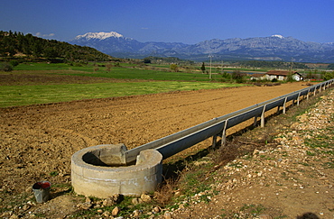 Irrigation channel in countryside near Kursunlu, with Kuyucak mountains in distance, Anatolia, Turkey, Asia Minor, Eurasia