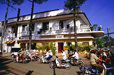 Street corner with karaoke restaurant in downtown area, Ho Chi Minh City (formerly Saigon), Vietnam, Indochina, Southeast Asia, Asia