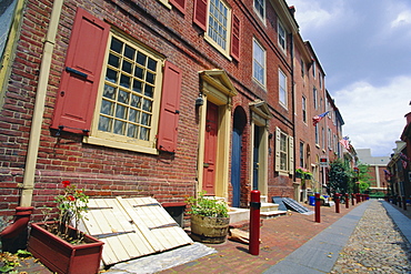 Elphreth's Alley, in historic Philadelphia (allegedly the oldest street in America), Pennsylvania, USA