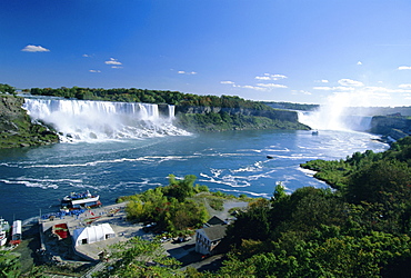 Niagara Falls on the Niagara River that connects Lakes Ontario and Erie, American Falls on the left, and Horseshoe Falls on the right, New York State, United States of America (U.S.A.), North America