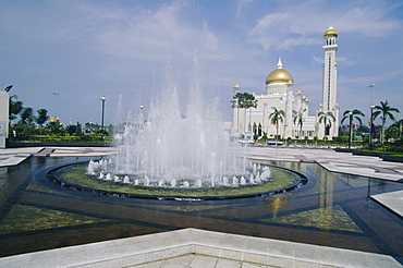 Omar Ali Saifuddin Mosque (1958) dominates the skyline of the capital city, Bandar Seri Begawan, Brunei Darussalam