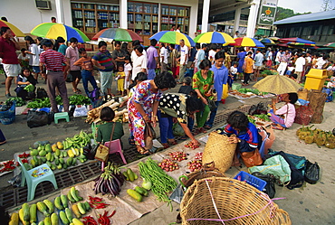 Street market where Iban Dayaks come to sell produce, Kapit, Rejang River, Sarawak, Malaysia, Southeast Asia, Asia