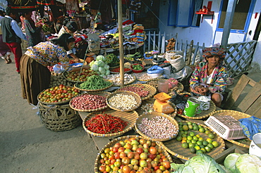 Market, Barastagi, main town in the Karo Highlands, North Sumatra, Sumatra, Indonesia, Southeast Asia, Asia