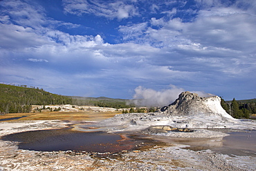 Castle Geyser, Upper Geyser Basin, Yellowstone National Park, UNESCO World Heritage Site, Wyoming, United States of America, North America 