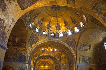 Interior of St. Mark's Basilica (Basilica di San Marco) with golden Byzantine mosaics illuminated, Venice, UNESCO World Heritage Site, Veneto, Italy, Europe