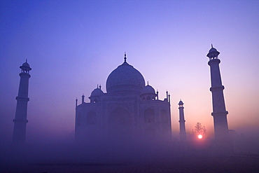 Taj Mahal at sunrise, UNESCO World Heritage Site, Agra, Uttar Pradesh, India, Asia