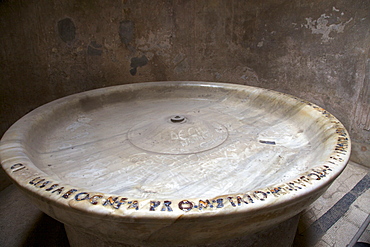 Marble basin for cold water in the Calidarium, Forum Baths, Pompeii, UNESCO World Heritage Site Campania, Italy, Europe