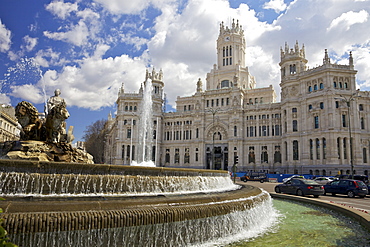 Cibeles sculpture and fountain, Main Post Office Building (Palacio de Communicaciones), in spring sunshine, Plaza Cibeles, Madrid, Spain, Europe