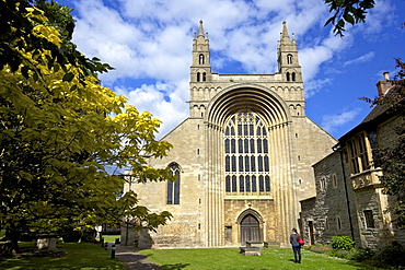 West front of Tewkesbury Abbey (Abbey of the Blessed Virgin), with the largest external arch in Britain, Tewkesbury, Gloucestershire, England, United Kingdom, Europe