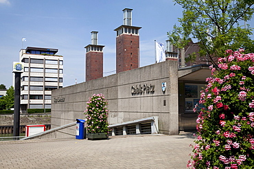 Calais-Platz square, Schwanentorbruecke bridge, Duisburg, Ruhrgebiet region, North Rhine-Westphalia, Germany, Europe