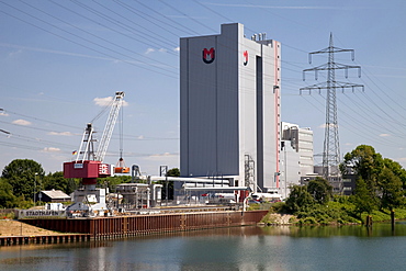 Silo, Mills United Grain Millers GmbH & Co. KG, Stadthafen harbour, Rhine?Herne Canal, Recklinghausen, Ruhr area, North Rhine-Westphalia, Germany, Europe