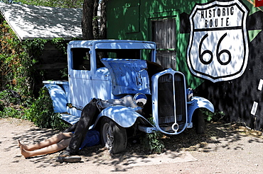 Vintage car, Route 66, Seligman, Arizona, USA, North America