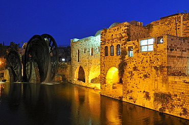 Noria waterwheel on the Orontes River and Nuri, Nouri Mosque in Hama, Syria, Middle East, West Asia