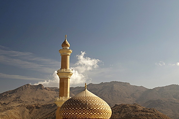 Sultan Quaboos Mosque with mountains and cloud at back, Nizwa, Oman, Middle East