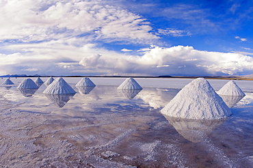 Salt cones, Salar de Uyuni, Potosi, Bolivia, South America