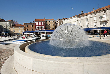 Fountain in the city center, port, Cres, Cres Island, Croatia, Europe