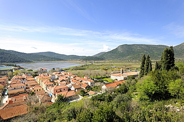 Overlooking the town from the ramparts, Ston, Peljesac peninsula, Croatia, Europe