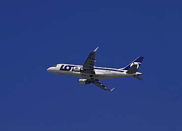 Embraer ERJ-170-100LR, regional aircraft from LOT Polish Airlines, climbing