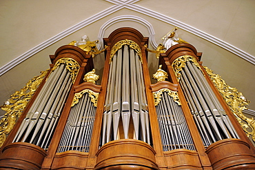 Interior, organ, Heilig-Kreuz-Kirche church, Offenburg, Baden-Wuerttemberg, Germany, Europe