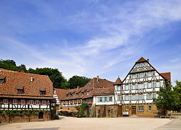 Kameralamt, old German term for Ministry of Finance, monastery courtyard with half-timbered houses, Maulbronn Monastery, Cistercian Abbey, UNESCO World Heritage Site, Kraichgau, Baden-Wuerttemberg, Germany, Europe