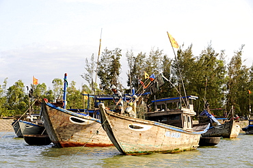 Fishing boats on the Thu Bon river, Hoi An, Quang Nam, Central Vietnam, Vietnam, Southeast Asia, Asia