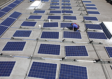 Construction of a large photovoltaic system on several rooftops, 16000 square metres, Gelsenkirchen, North Rhine-Westphalia, Germany, Europe