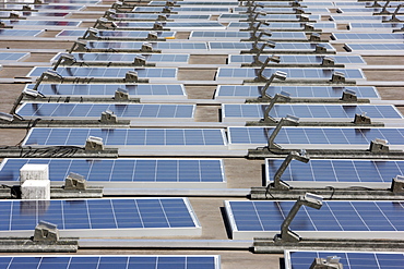 Construction of a large photovoltaic system on several rooftops, 16000 square metres, Gelsenkirchen, North Rhine-Westphalia, Germany, Europe