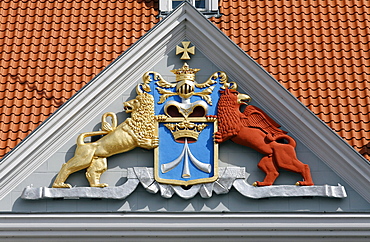 Coat of arms with lion and griffin on the gable of a house, Alter Markt, Stralsund, Baltic Sea, Mecklenburg-Western Pomerania, Germany, Europe