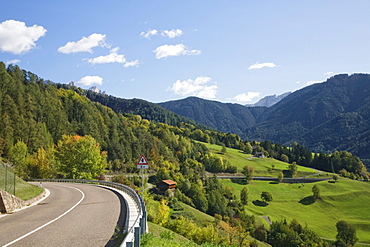 Road in Tiers Valley heading towards the Rosengarten Group Mountains, Dolomites, Trentino-Alto Adige, Italy, Europe