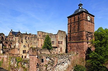 Ruins of the Ruprechtsbau building with the drawbridge building of Heidelberg Castle, destroyed in 1689, view from Stueck-garden, Schlosshof, Heidelberg, Baden-Wuerttemberg, Germany, Europe