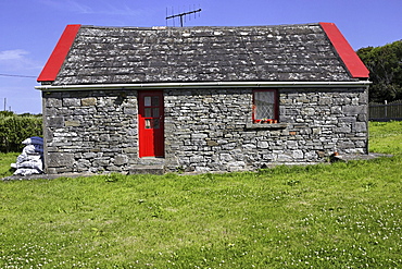 Cottage, Doolin, County Clare, Republic of Ireland, Europe