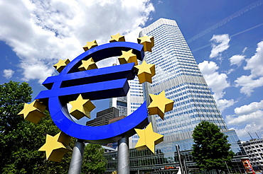 Euro sign, European Central Bank, ECB, Willy-Brandt-Platz square, financial district, Frankfurt am Main, Hesse, Germany, Europe