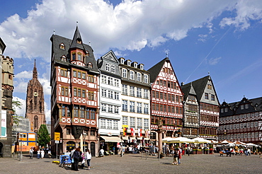 Frankfurt Cathedral or Saint Bartholomeus's Cathedral and half-timbered houses on Roemerberg square, Frankfurt am Main, Hesse, Germany, Europe