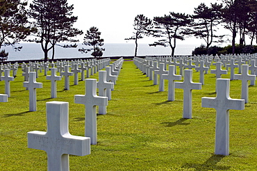 Crosses, made of marble, American military cemetery at Omaha Beach near Colleville sur Mer, Normandy, France, Europe