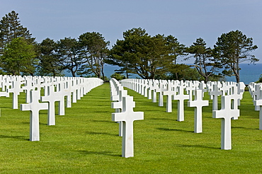 Crosses, made of marble, American military cemetery at Omaha Beach near Colleville sur Mer, Normandy, France, Europe