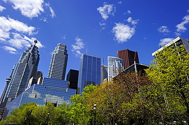 The office buildings on Front Street, on the left the landmark of Toronto, the 553m high CN Tower, Toronto, Ontario, Canada