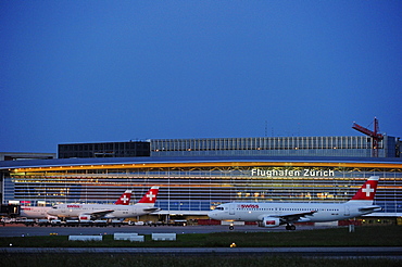 Check-in hall for all passengers, Zurich Airport, Switzerland, Europa