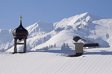 Snow-covered roof in a winter landscape, Achenkirch, Achensee, Christlum ski resort, Alps, Tyrol, Austria