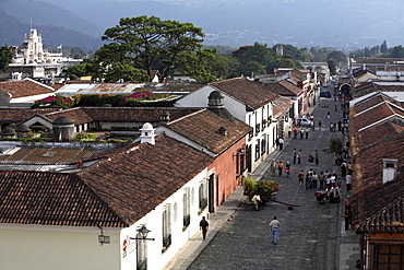 Calle del Arco in the historic center, Antigua, Guatemala, Central America