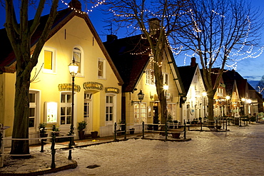 Illuminated houses on the market square, restaurant, tea room, Greetsiel, Krummhoern, East Frisia, Lower Saxony, North Sea, Germany, Europe